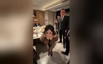 【杨幂 杨颖第一人称为了资源拼命在饭局上讨好金主大佬们】